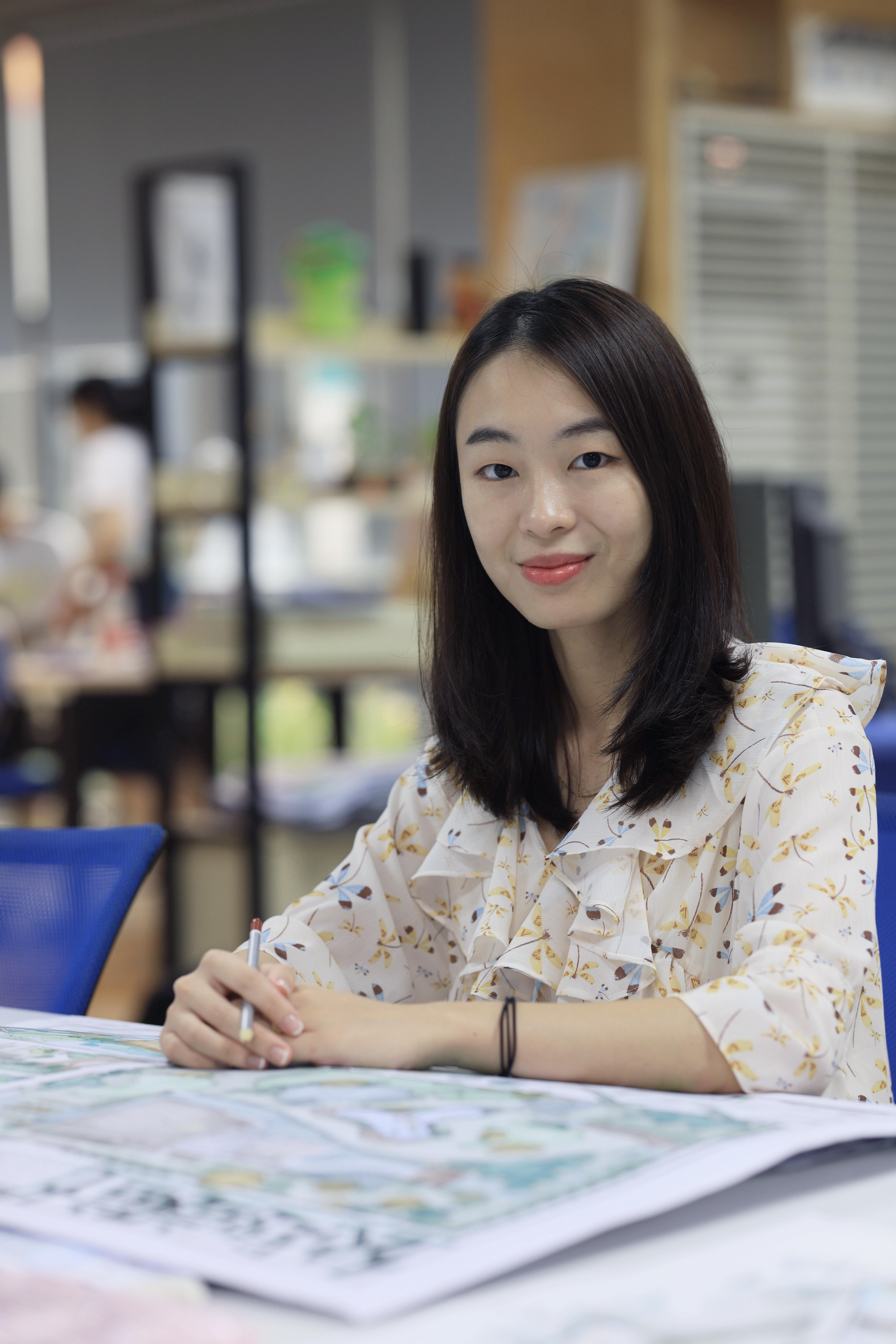 邓贝嘉工作照(1).jpg